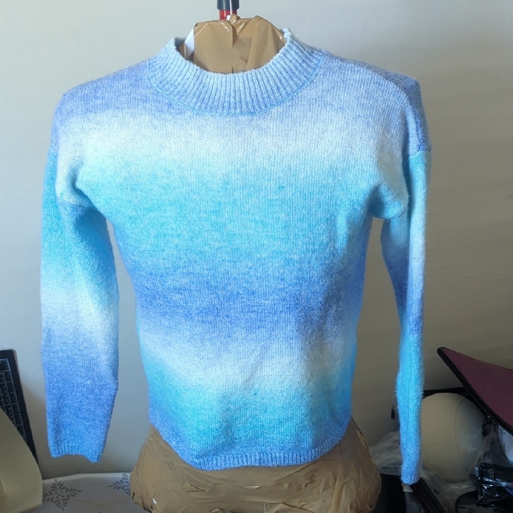 Primark Blue and White Crewneck Sweater with Soft Knit Texture Y2K